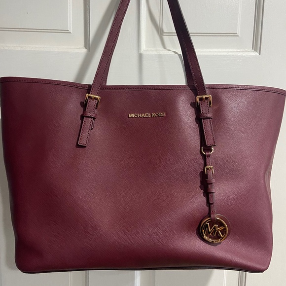 Michael Kors Jet Set Travel Tote Merlot NWT - Picture 1 of 4